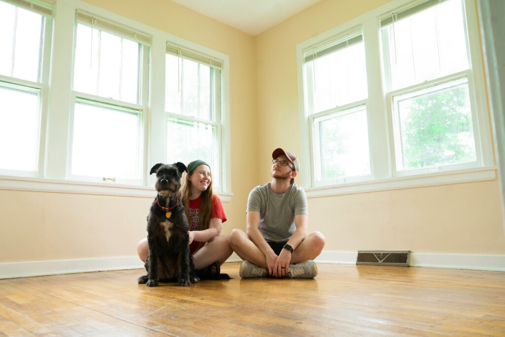 New home owners, Happy family that found the  best mortgage rate in Utah 