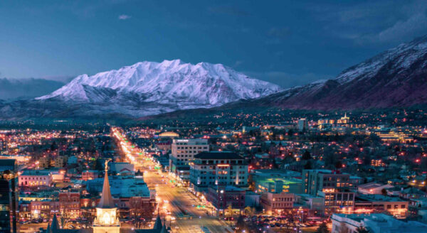 Utah valley housing with mountain in background. Understanding mortgage rates in Utah.